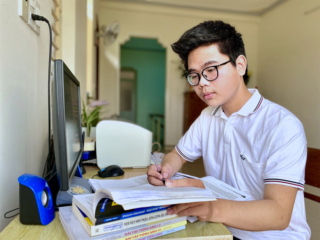 Nam sinh chuyên Toán giành giải nhất tiếng Anh quốc gia